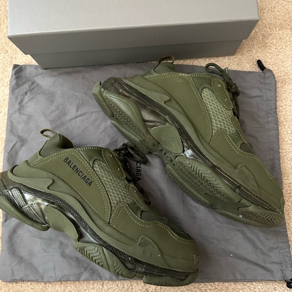 Men, size 40. Come with dust bag only. - Picture 3 of 6